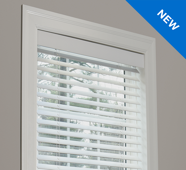 Caséta wood blinds installed in a window, showing horizontal slats filtering sunlight